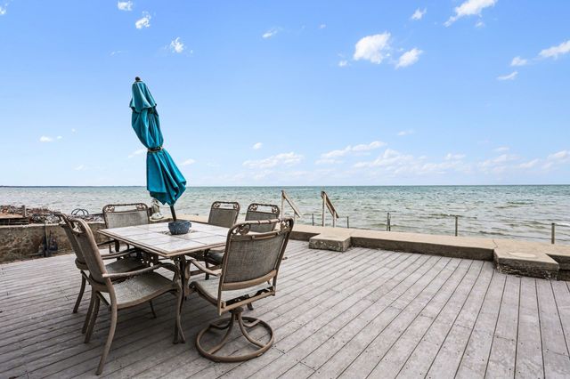 371 Killarney Beach Road, Bay City, MI 48706