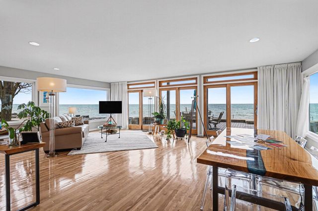 371 Killarney Beach Road, Bay City, MI 48706