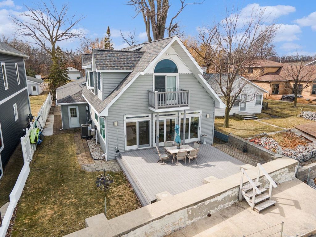 371 Killarney Beach Road, Bay City, MI 48706