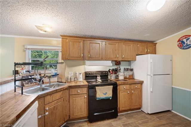 6092 Cain Forest Drive, Walkertown, NC 27051