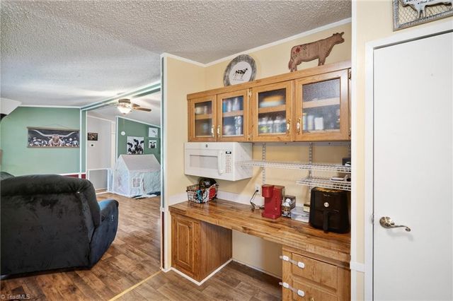 6092 Cain Forest Drive, Walkertown, NC 27051