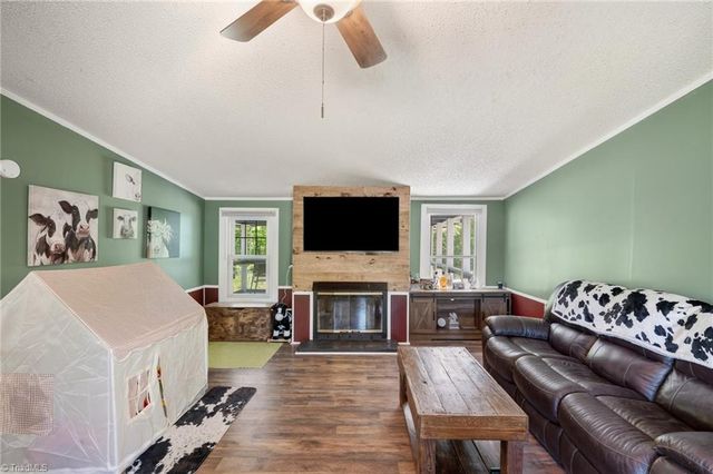 6092 Cain Forest Drive, Walkertown, NC 27051