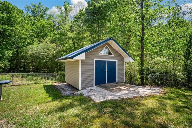 6092 Cain Forest Drive, Walkertown, NC 27051