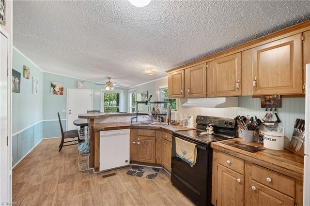 6092 Cain Forest Drive, Walkertown, NC 27051