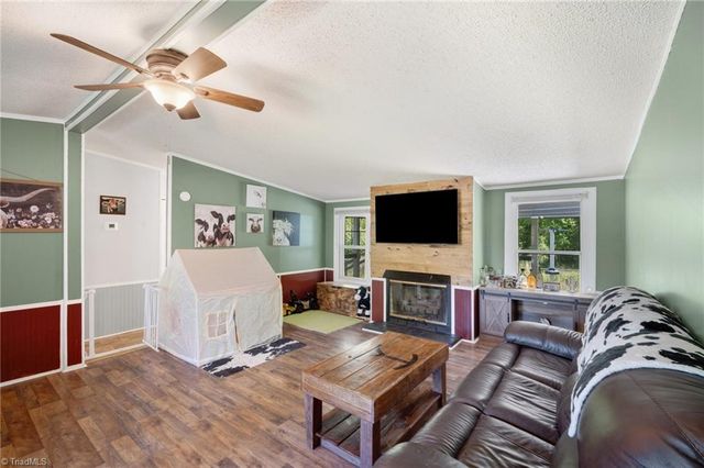6092 Cain Forest Drive, Walkertown, NC 27051