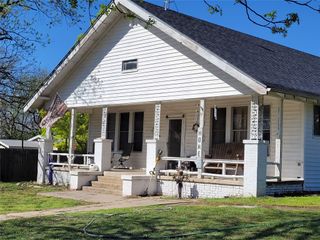 704 W Walcott Avenue, Comanche, TX 76442