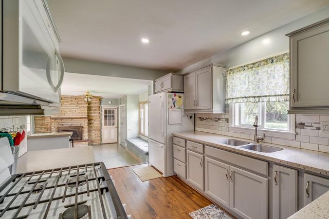 3010 100th AVENUE, Kenosha, WI 53144
