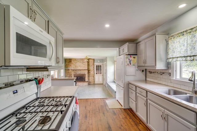 3010 100th AVENUE, Kenosha, WI 53144