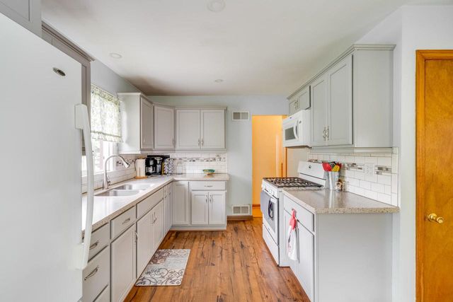 3010 100th AVENUE, Kenosha, WI 53144