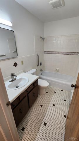 240 W Tuscola Unit 9 Street 9, Frankenmuth, MI 48734