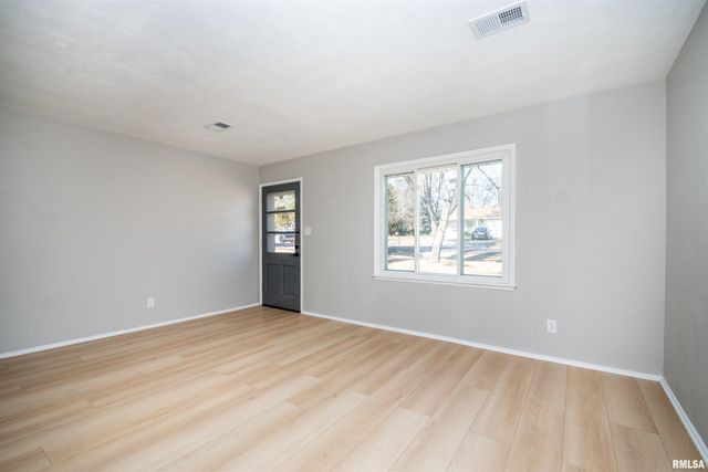 1412 W SHENANDOAH Drive, Peoria, IL 61614