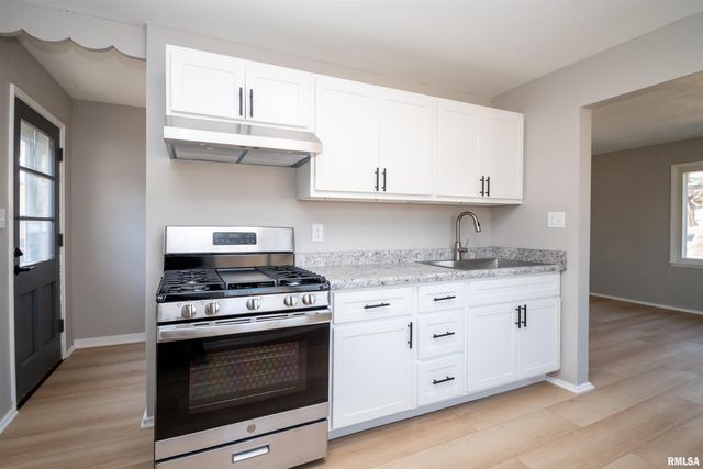 1412 W SHENANDOAH Drive, Peoria, IL 61614