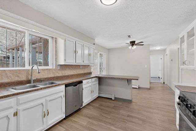 3610 El Porvenir Circle SW, Albuquerque, NM 87105