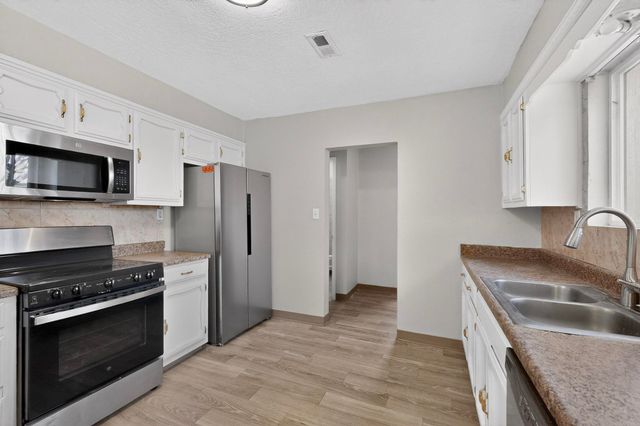 3610 El Porvenir Circle SW, Albuquerque, NM 87105