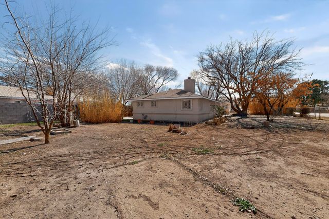 3610 El Porvenir Circle SW, Albuquerque, NM 87105