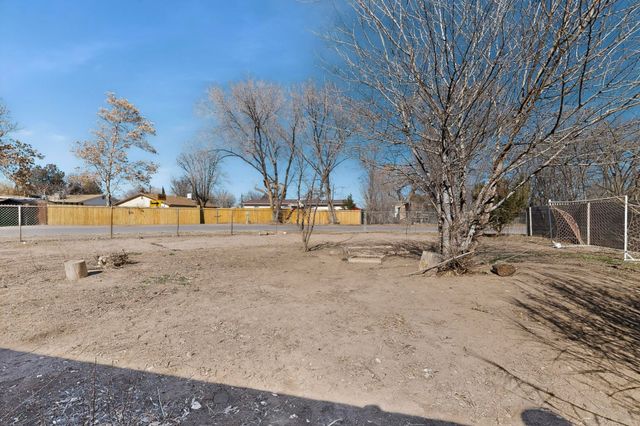 3610 El Porvenir Circle SW, Albuquerque, NM 87105