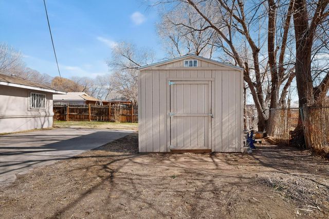 3610 El Porvenir Circle SW, Albuquerque, NM 87105