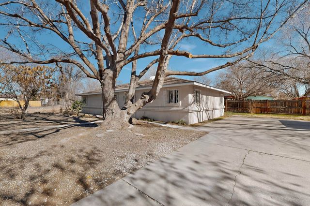 3610 El Porvenir Circle SW, Albuquerque, NM 87105