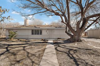 3610 El Porvenir Circle SW, Albuquerque, NM 87105