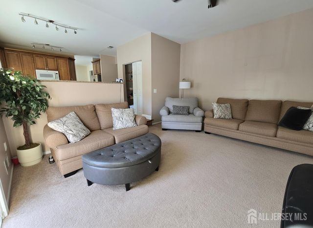 4 Castle Court, Somerville, NJ 08873