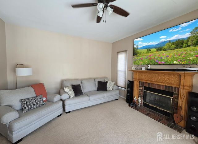 4 Castle Court, Somerville, NJ 08873