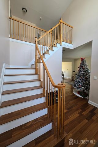 4 Castle Court, Somerville, NJ 08873