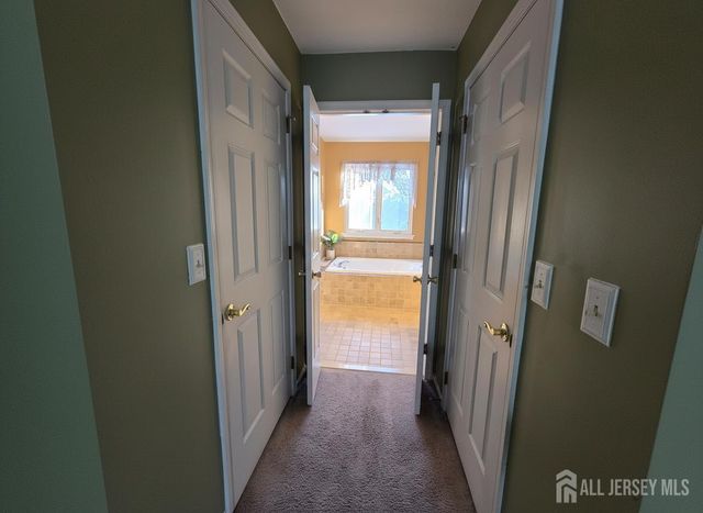 4 Castle Court, Somerville, NJ 08873