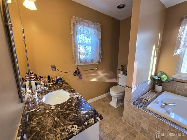 4 Castle Court, Somerville, NJ 08873