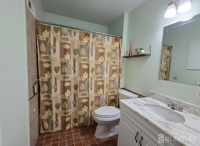 4 Castle Court, Somerville, NJ 08873