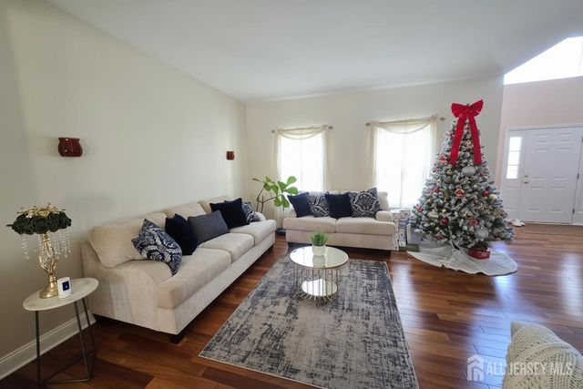 4 Castle Court, Somerville, NJ 08873