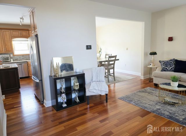 4 Castle Court, Somerville, NJ 08873