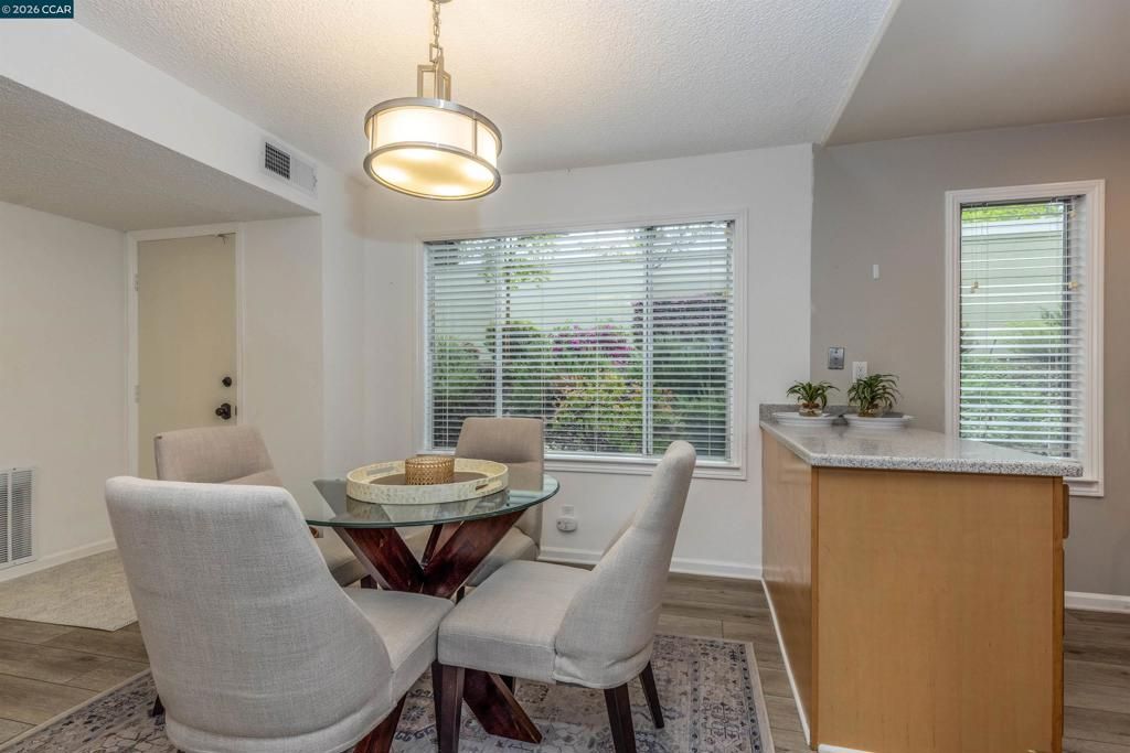 Image 4 of property listing at 3152 Ptarmigan Dr 2, Walnut Creek, CA 94595