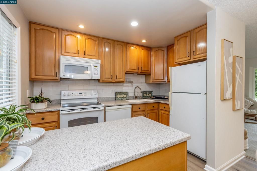 Image 6 of property listing at 3152 Ptarmigan Dr 2, Walnut Creek, CA 94595