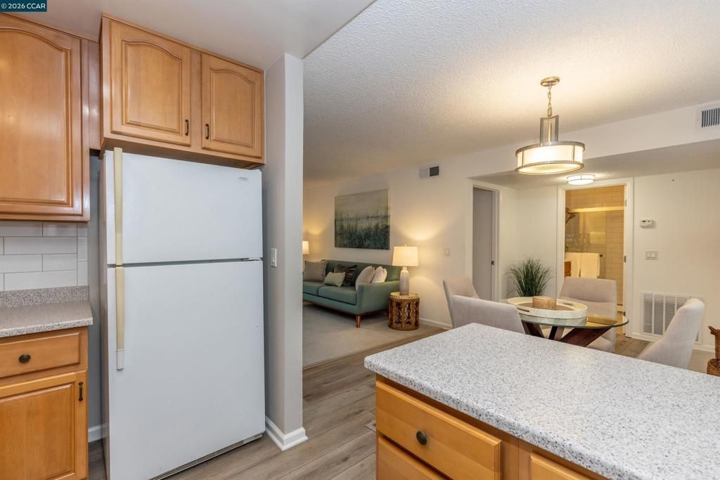 Image 7 of property listing at 3152 Ptarmigan Dr 2, Walnut Creek, CA 94595