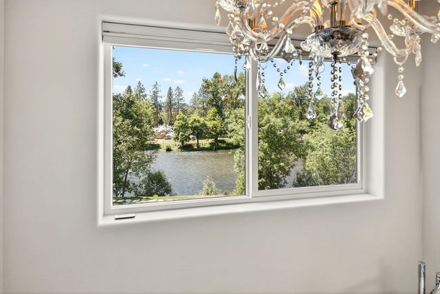 1090 Anglers Place, Shady Cove, OR 97539