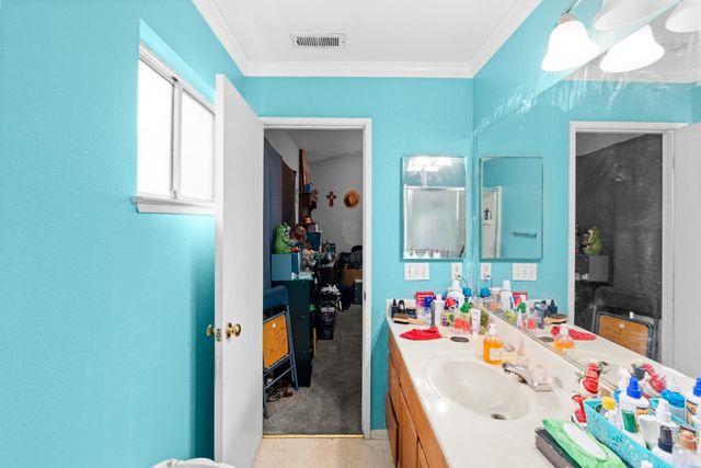 1240 Moonlight Dr, Ceres, CA 95307