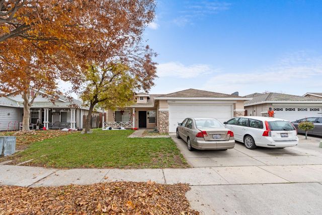 1240 Moonlight Dr, Ceres, CA 95307