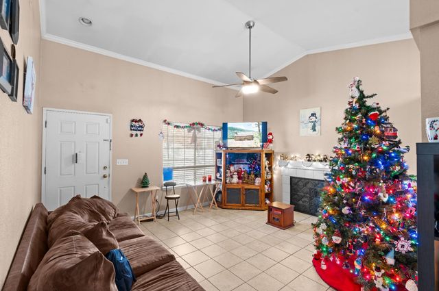 1240 Moonlight Dr, Ceres, CA 95307