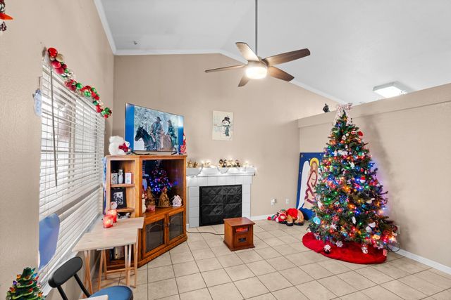 1240 Moonlight Dr, Ceres, CA 95307