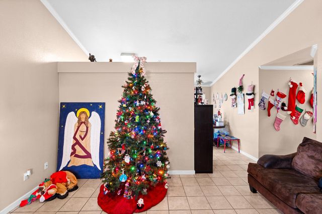 1240 Moonlight Dr, Ceres, CA 95307