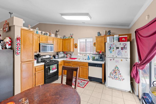 1240 Moonlight Dr, Ceres, CA 95307