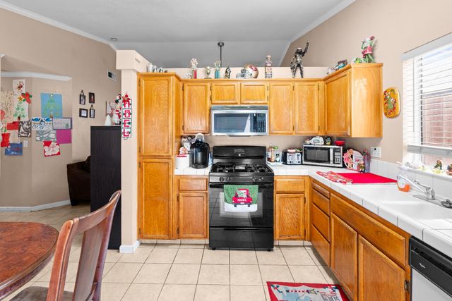 1240 Moonlight Dr, Ceres, CA 95307