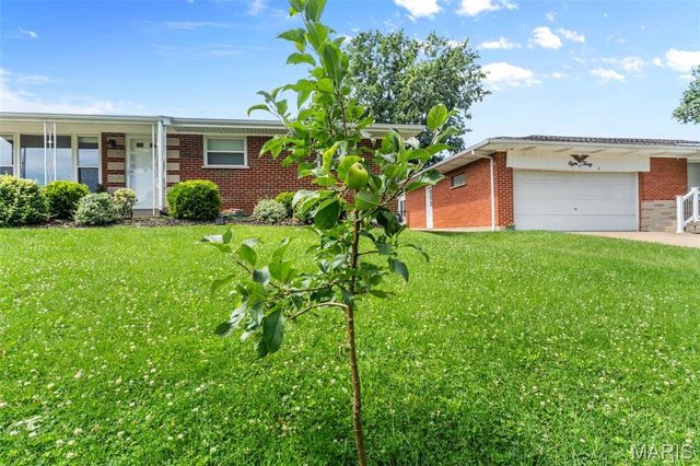 824 Rainbow Drive, Unincorporated, MO 63125