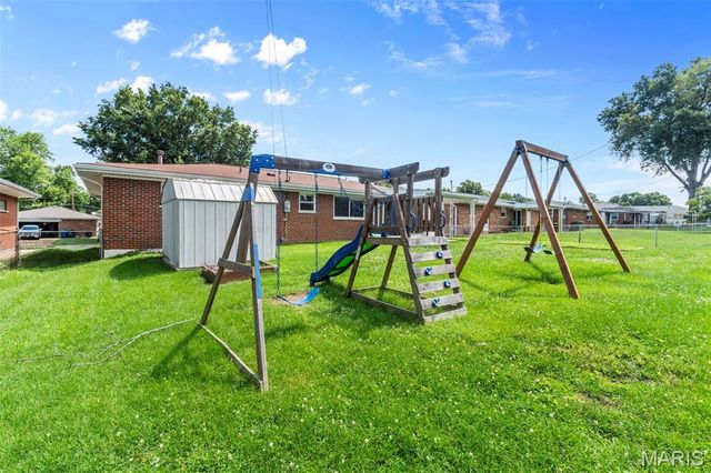 824 Rainbow Drive, Unincorporated, MO 63125