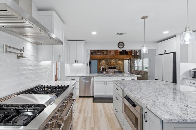 3072 High Cliff Drive, Grapevine, TX 76051