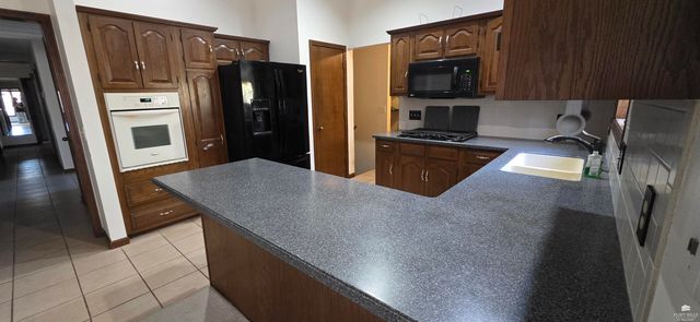 2909 Tatarrax Drive, Manhattan, KS 66502
