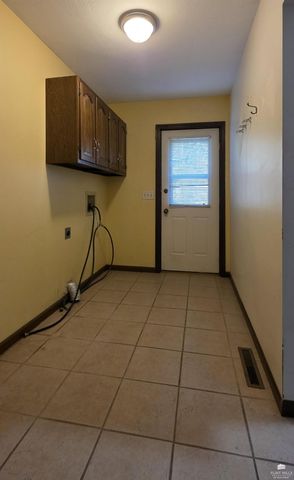 2909 Tatarrax Drive, Manhattan, KS 66502