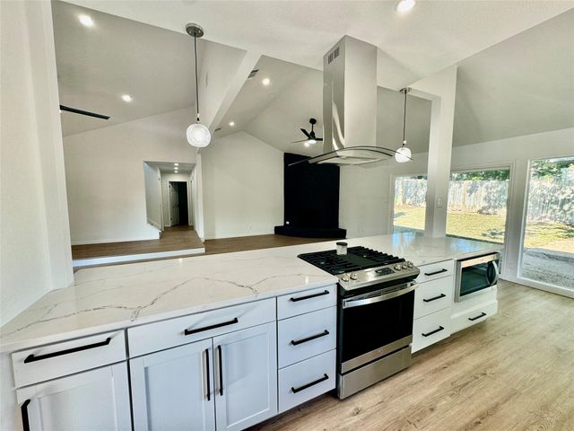9506 STONEBRIDGE DR, Austin, TX 78758