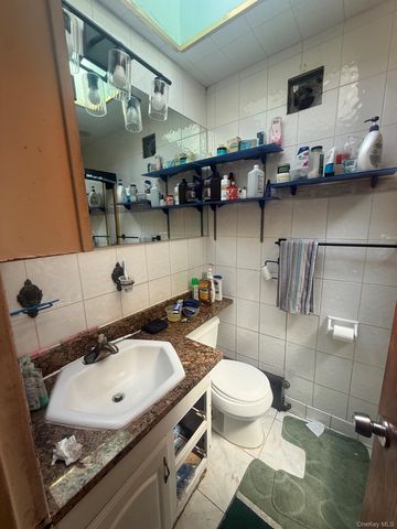 925 E 227th Street, Bronx, NY 10466