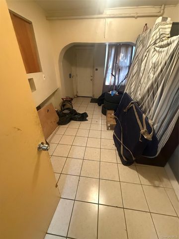 925 E 227th Street, Bronx, NY 10466